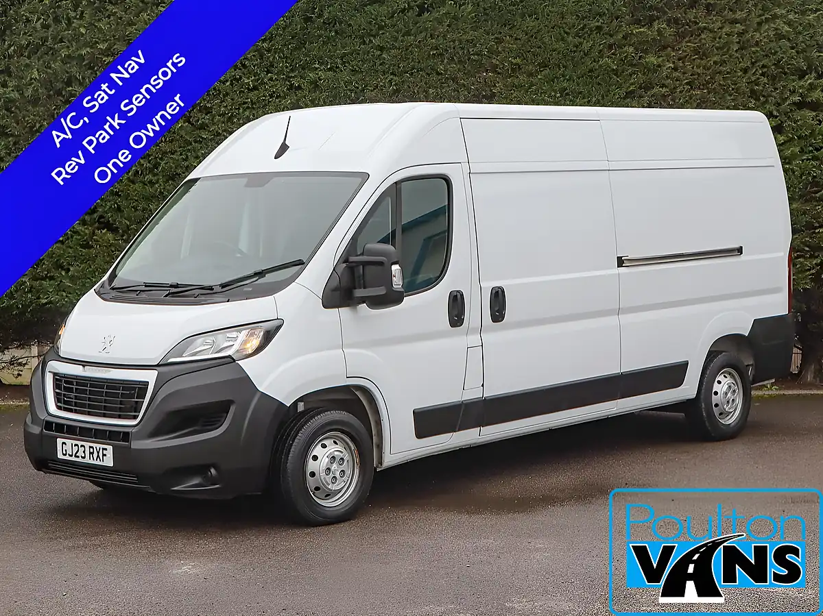 Used 2023 Peugeot Boxer 335 Professional Premium White - Front View