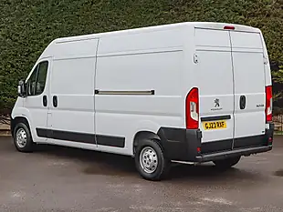 Used 2023 Peugeot Boxer 335 Professional Premium White - Interior and Exterior details 13