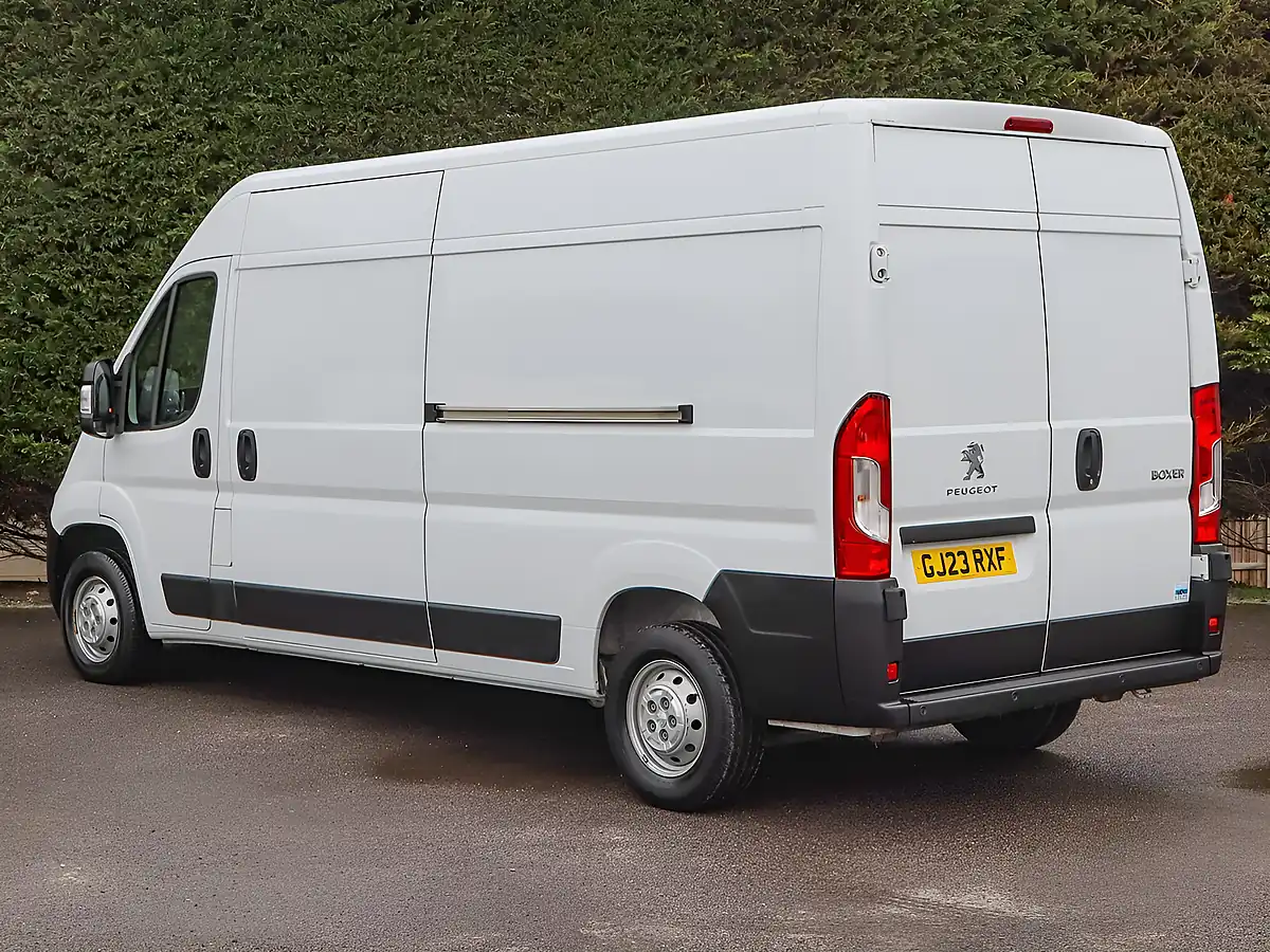 Used 2023 Peugeot Boxer 335 Professional Premium White - Interior and Exterior details 13