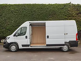 Used 2023 Peugeot Boxer 335 Professional Premium White - Interior and Exterior details 15