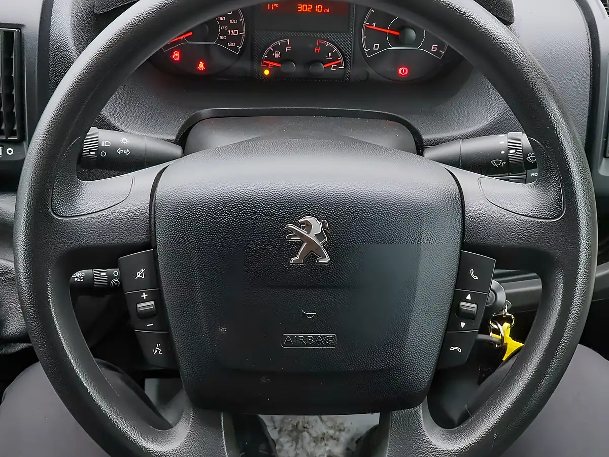 Used 2023 Peugeot Boxer 335 Professional Premium White - Interior and Exterior details 19