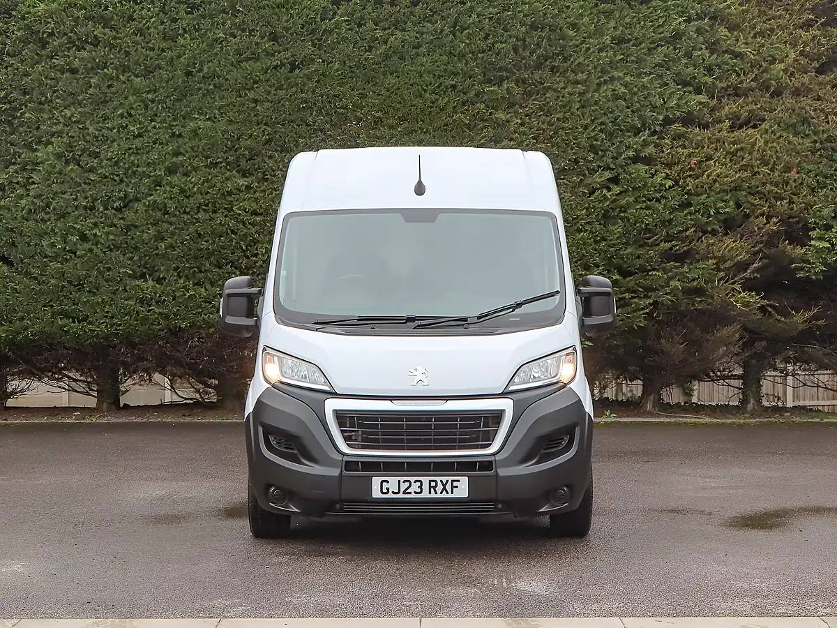 Used 2023 Peugeot Boxer 335 Professional Premium White - Interior and Exterior details 3