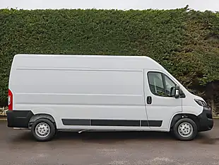 Used 2023 Peugeot Boxer 335 Professional Premium White - Interior and Exterior details 5