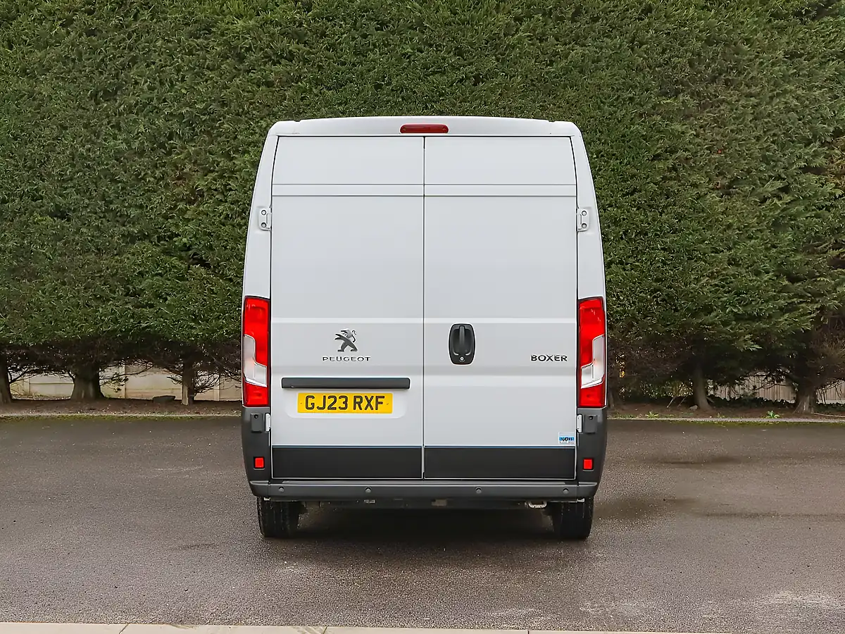 Used 2023 Peugeot Boxer 335 Professional Premium White - Interior and Exterior details 7