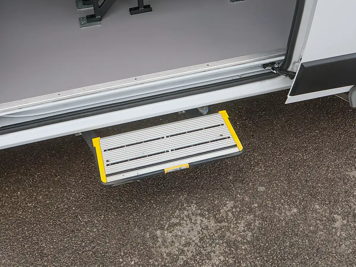 Used 2023 Peugeot Boxer 335 Professional White - Interior and Exterior details 20