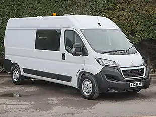Used 2023 Peugeot Boxer 335 Professional White - Interior and Exterior details 4