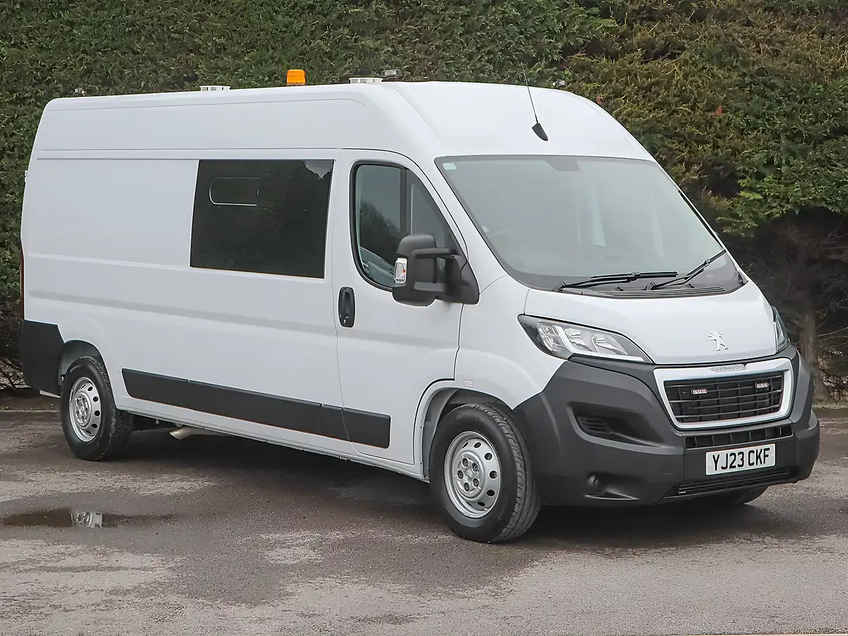 Used 2023 Peugeot Boxer 335 Professional White - Interior and Exterior details 4