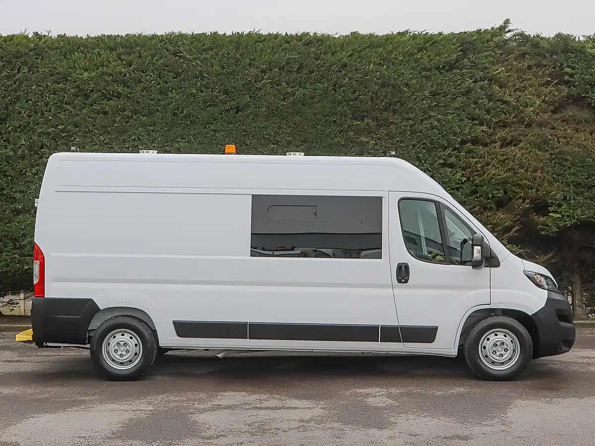 Used 2023 Peugeot Boxer 335 Professional White - Interior and Exterior details 5