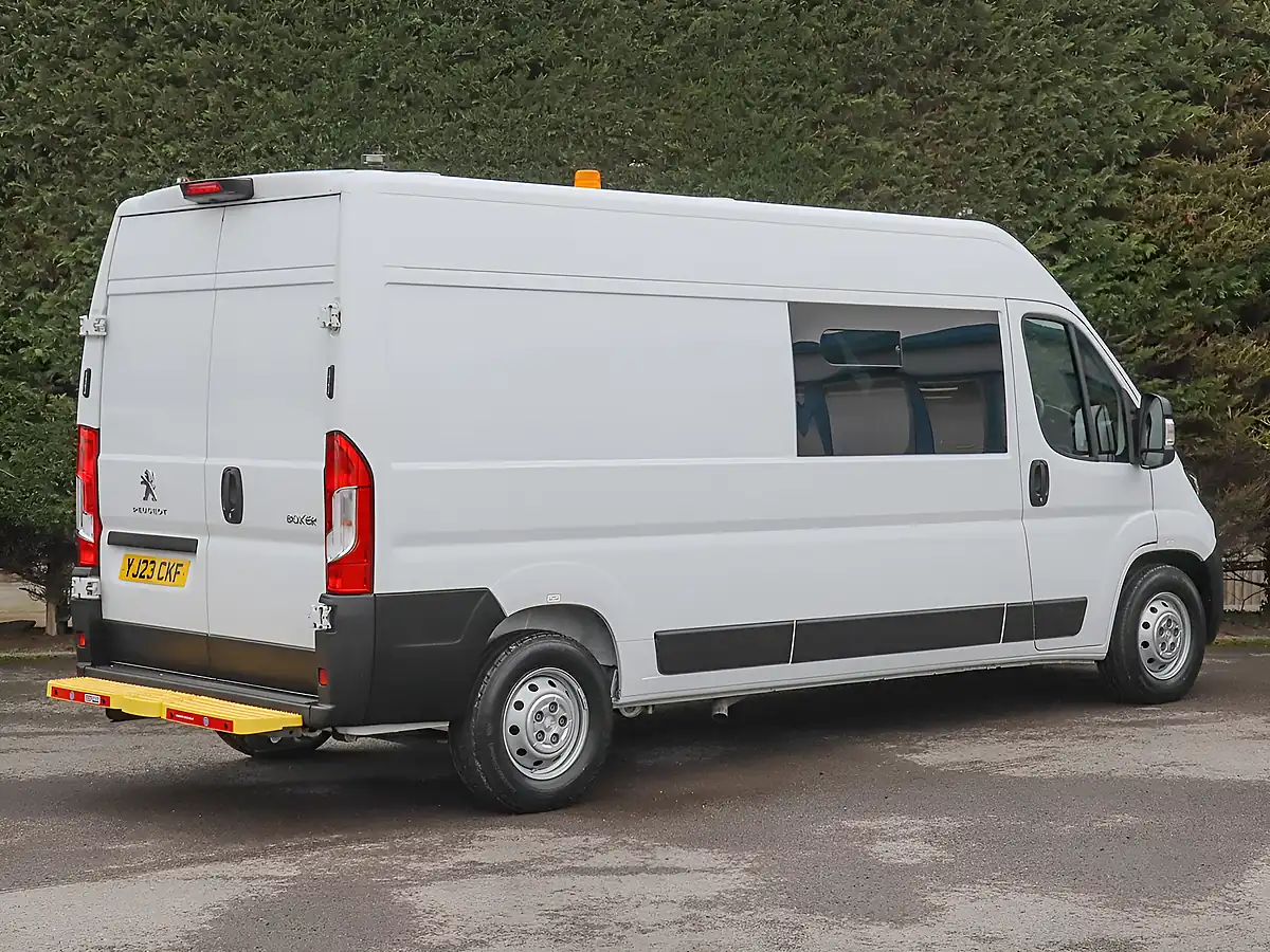 Used 2023 Peugeot Boxer 335 Professional White - Interior and Exterior details 6