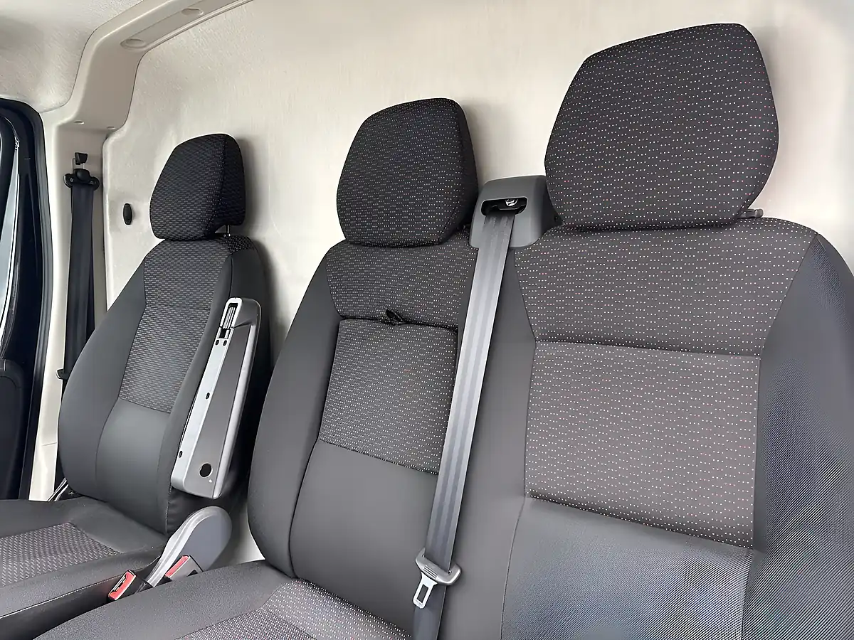 Used 2023 Peugeot Boxer Professional Premium Graphite Grey - Interior and Exterior details 12
