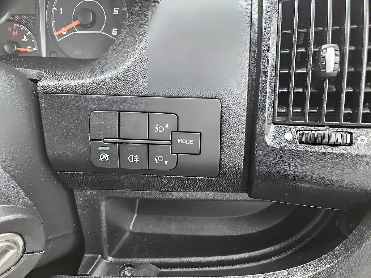 Used 2023 Peugeot Boxer Professional Premium Graphite Grey - Interior and Exterior details 19