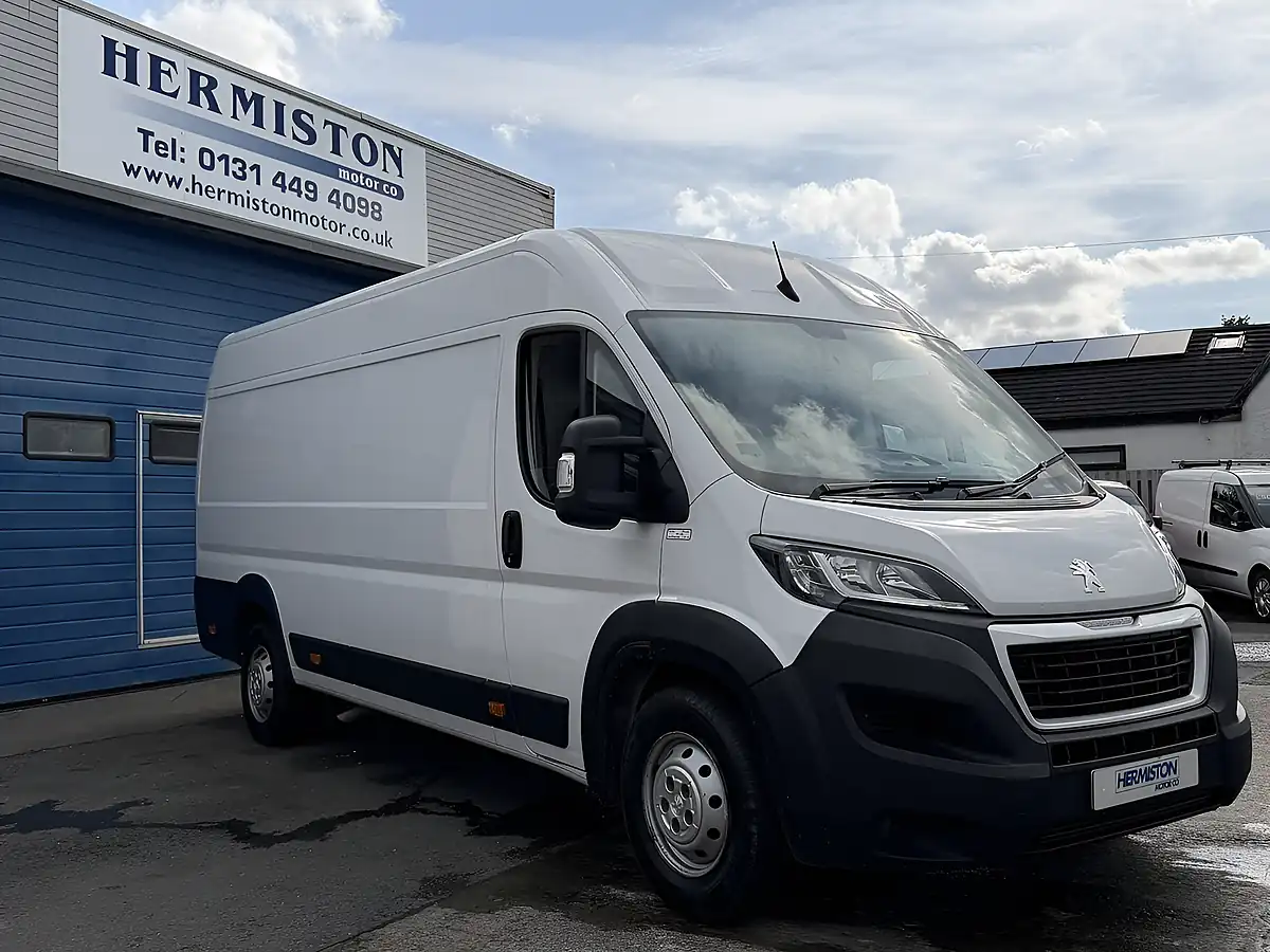 Used 2023 Peugeot Boxer Professional Premium + Ice White - Front View
