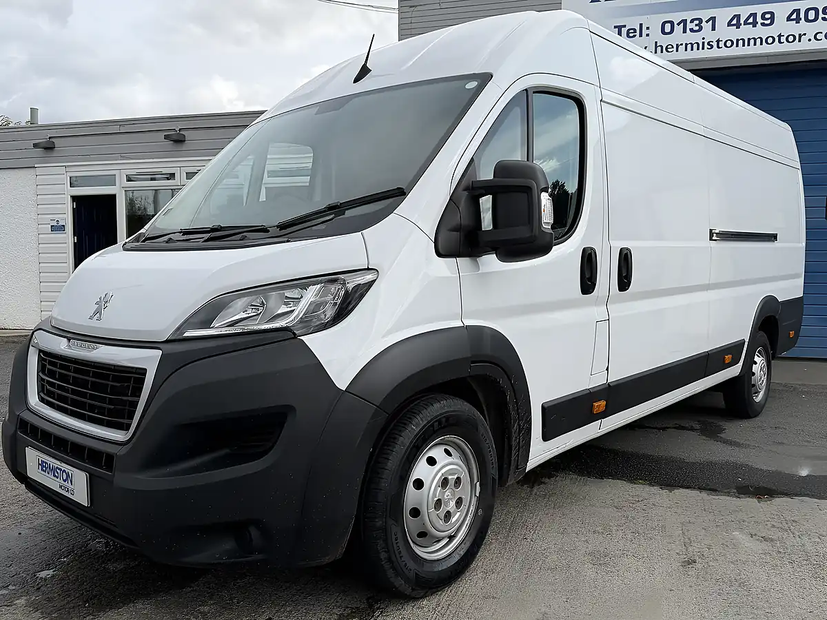 Used 2023 Peugeot Boxer Professional Premium + Ice White - Interior and Exterior details 4