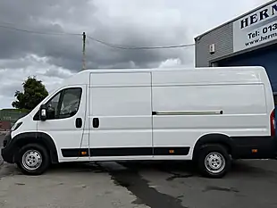 Used 2023 Peugeot Boxer Professional Premium + Ice White - Interior and Exterior details 5