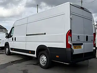 Used 2023 Peugeot Boxer Professional Premium + Ice White - Interior and Exterior details 6