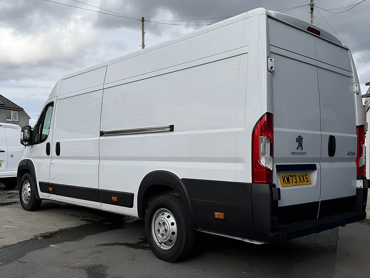 Used 2023 Peugeot Boxer Professional Premium + Ice White - Interior and Exterior details 6