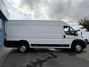 Used 2023 Peugeot Boxer Professional Premium + Ice White - Interior and Exterior details 7