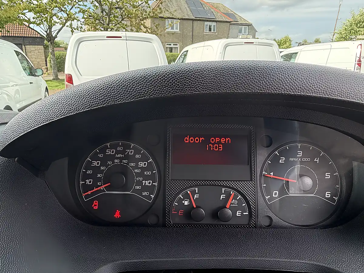Used 2023 Peugeot Boxer Professional Premium + Ice White - Interior and Exterior details 9