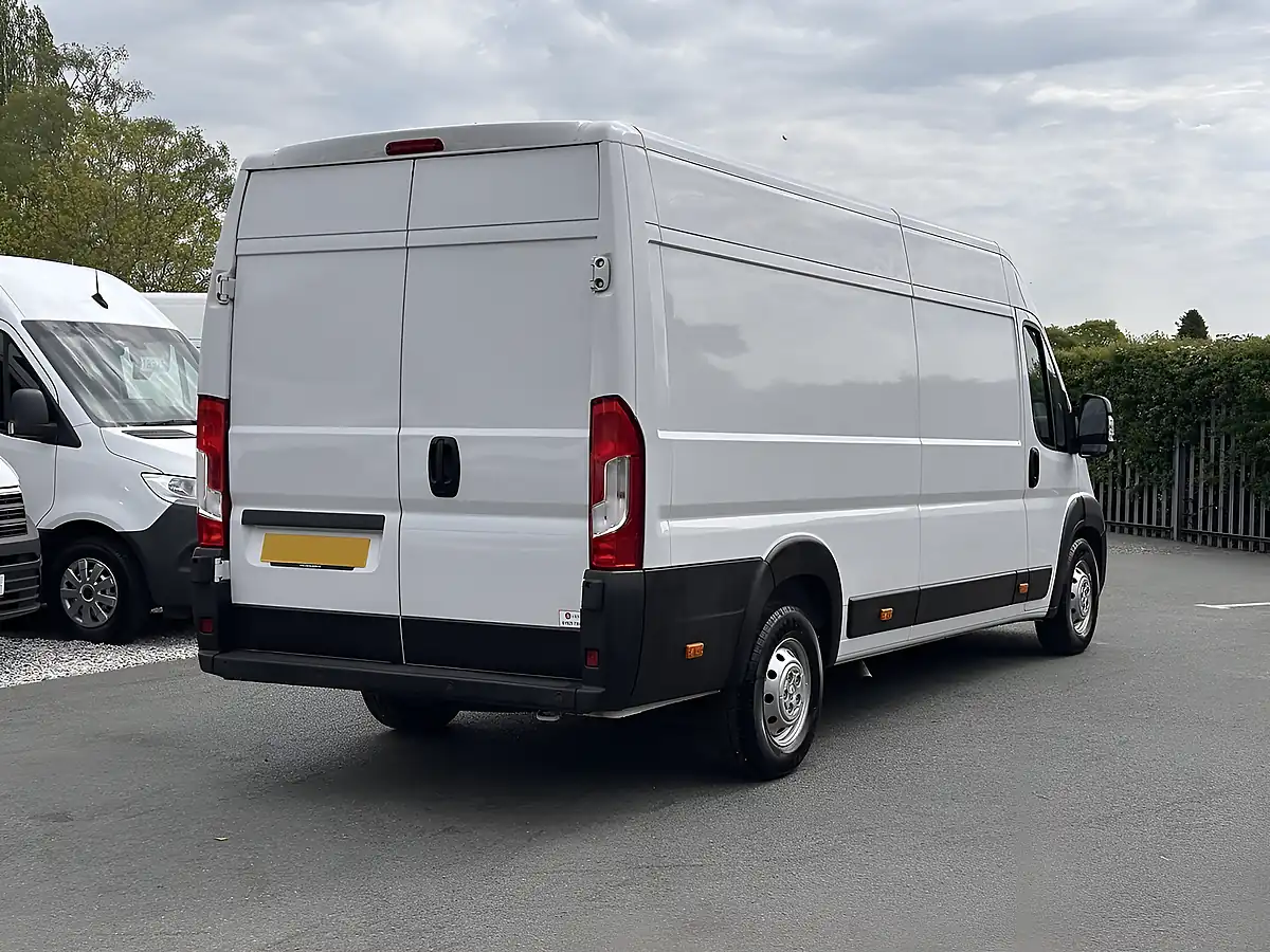 Used 2023 Peugeot Boxer Professional Premium Ice White - Interior and Exterior details 10
