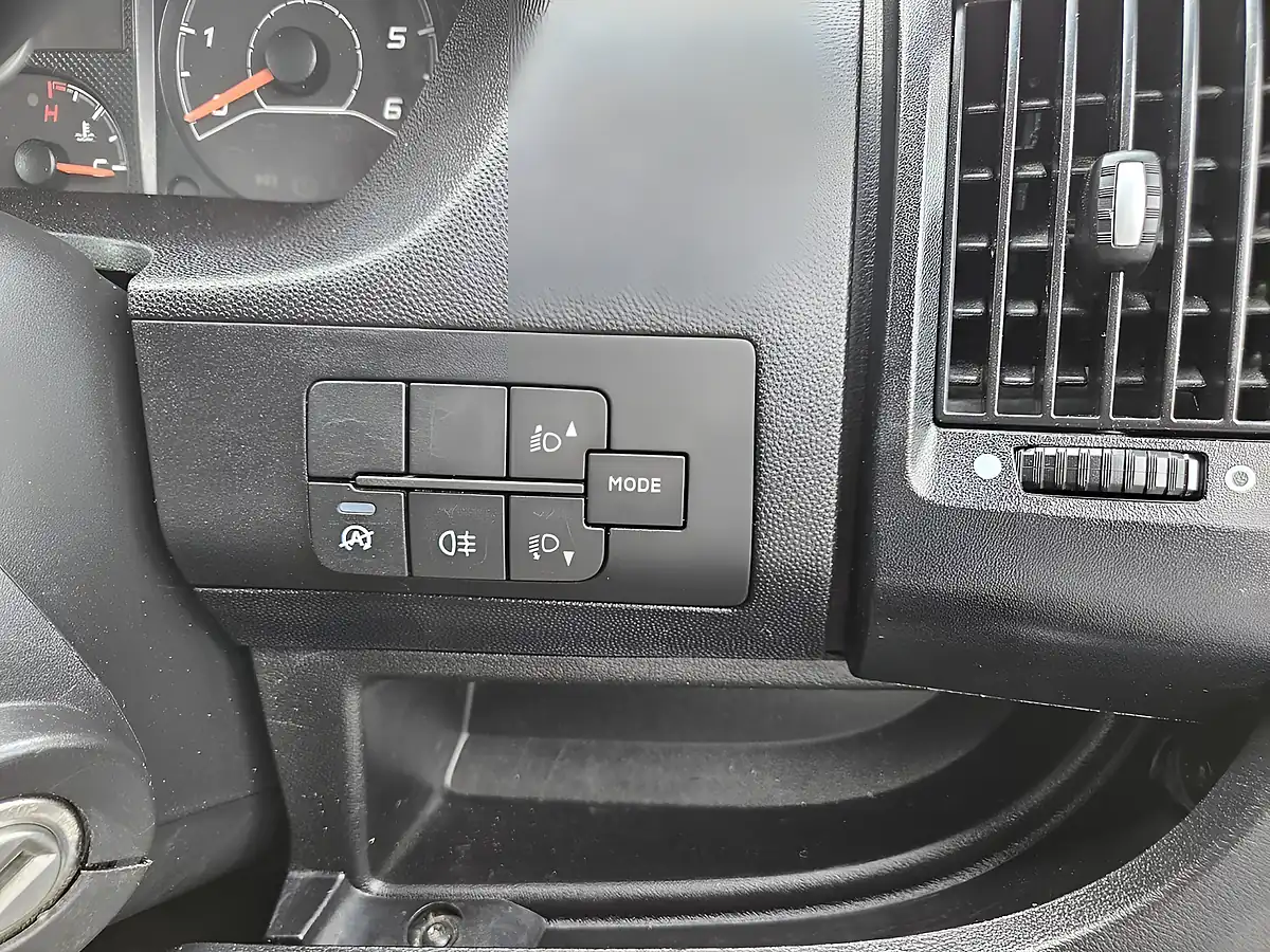 Used 2023 Peugeot Boxer Professional Premium Ice White - Interior and Exterior details 19