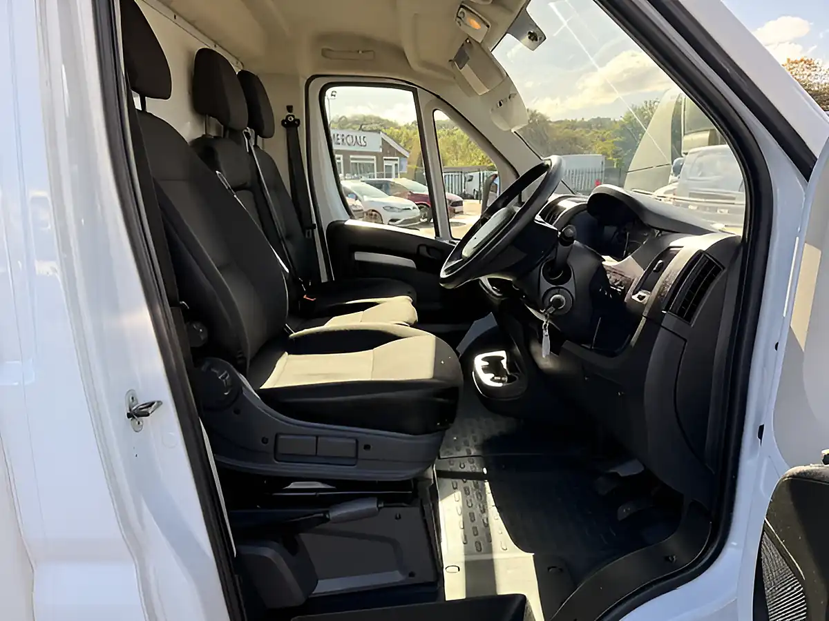 Used 2023 Peugeot Boxer Professional Premium Plus White - Interior and Exterior details 14