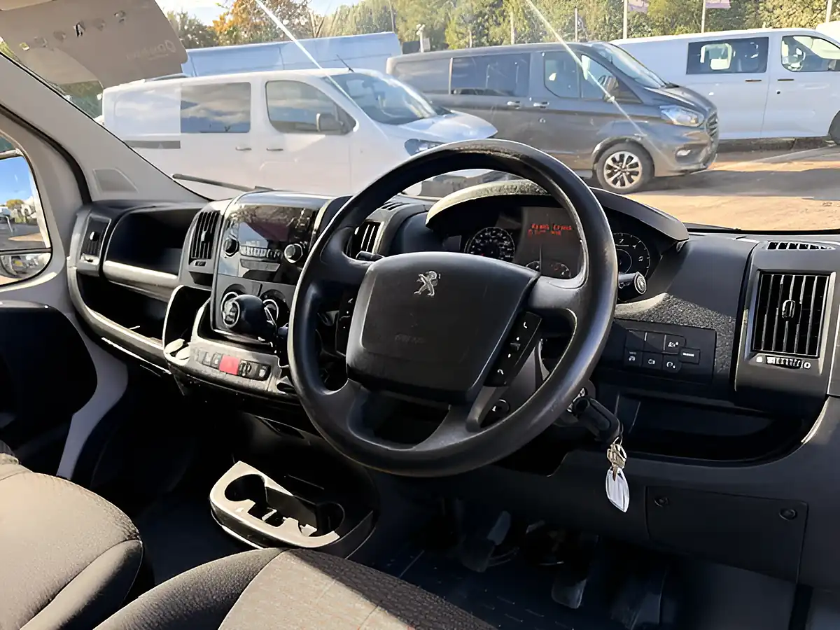 Used 2023 Peugeot Boxer Professional Premium Plus White - Interior and Exterior details 15