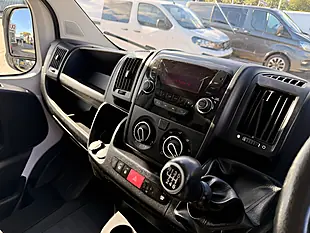 Used 2023 Peugeot Boxer Professional Premium Plus White - Interior and Exterior details 17
