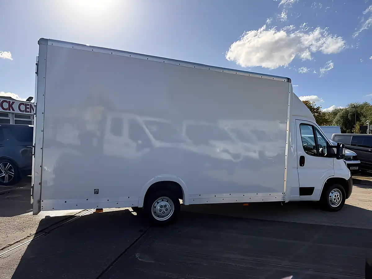 Used 2023 Peugeot Boxer Professional Premium Plus White - Interior and Exterior details 2