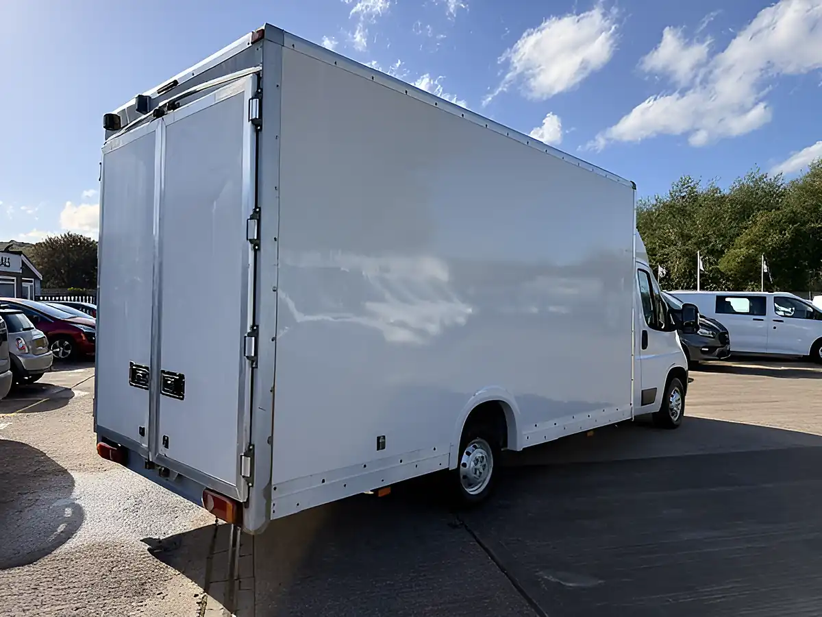 Used 2023 Peugeot Boxer Professional Premium Plus White - Interior and Exterior details 3