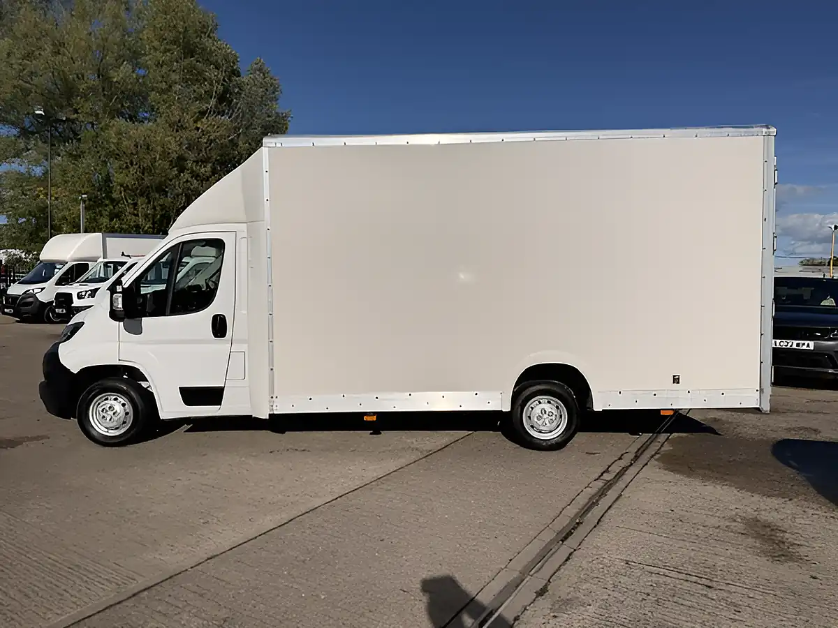 Used 2023 Peugeot Boxer Professional Premium Plus White - Interior and Exterior details 8