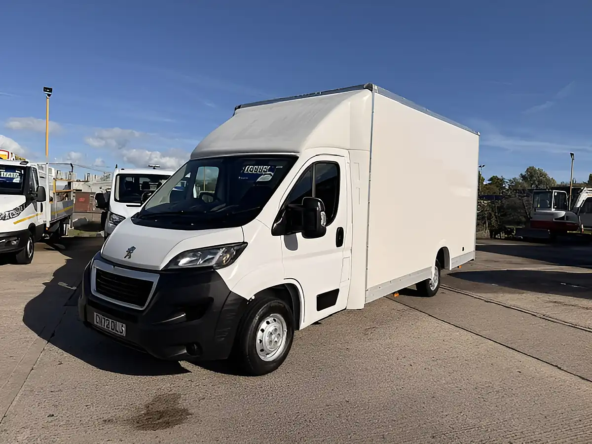 Used 2023 Peugeot Boxer Professional Premium Plus White - Interior and Exterior details 9