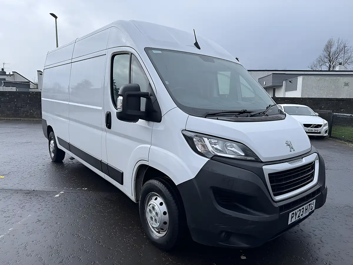 Used 2023 Peugeot Boxer Professional Premium + White - Front View