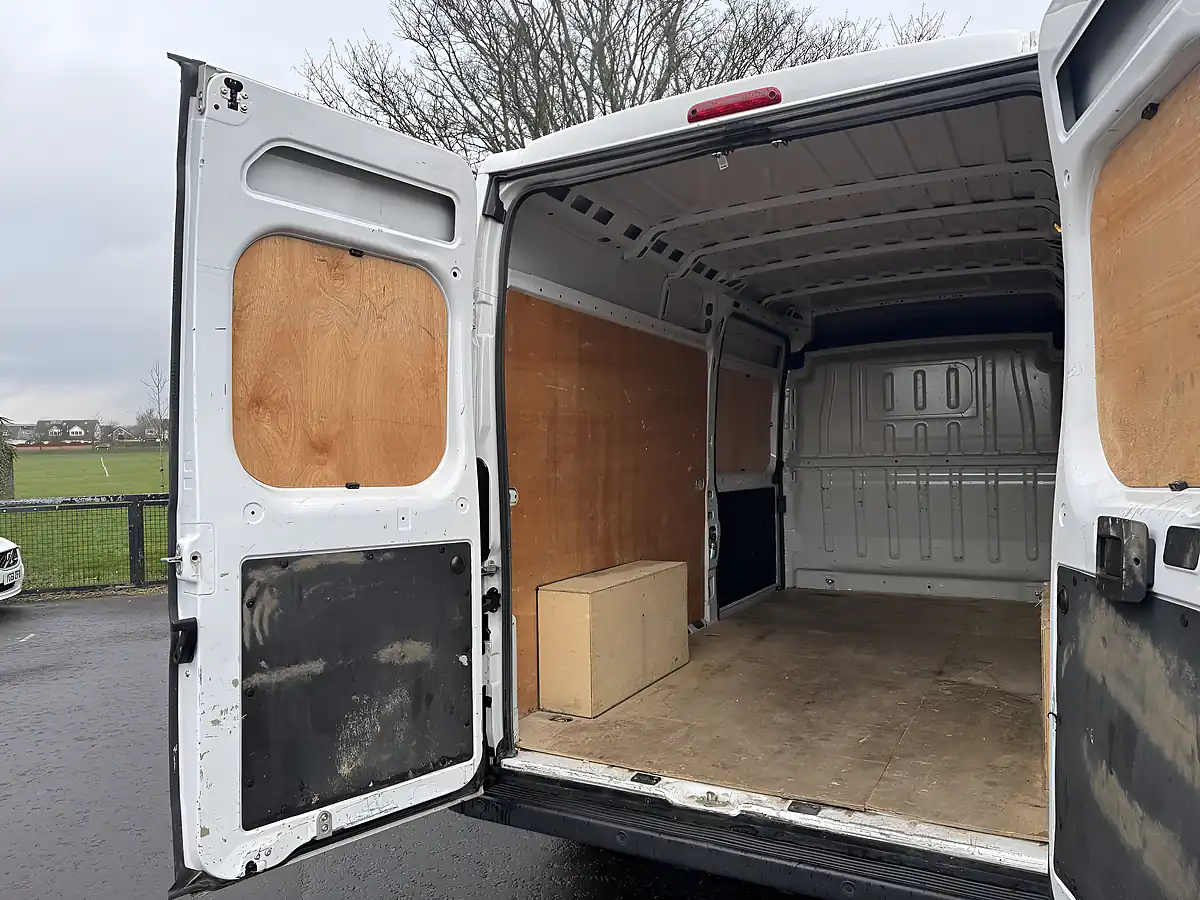 Used 2023 Peugeot Boxer Professional Premium + White - Interior and Exterior details 11