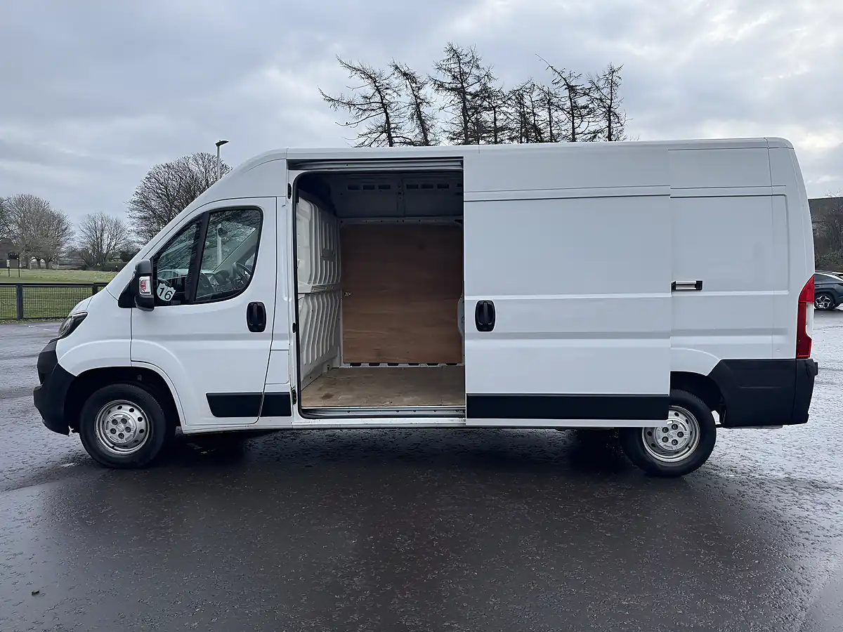 Used 2023 Peugeot Boxer Professional Premium + White - Interior and Exterior details 13