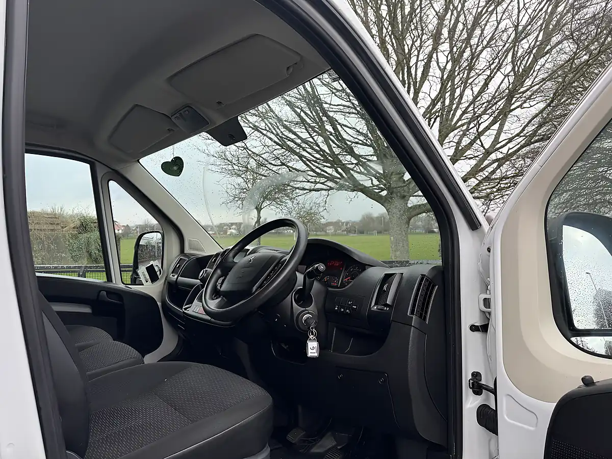 Used 2023 Peugeot Boxer Professional Premium + White - Interior and Exterior details 16