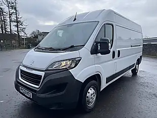 Used 2023 Peugeot Boxer Professional Premium + White - Interior and Exterior details 3