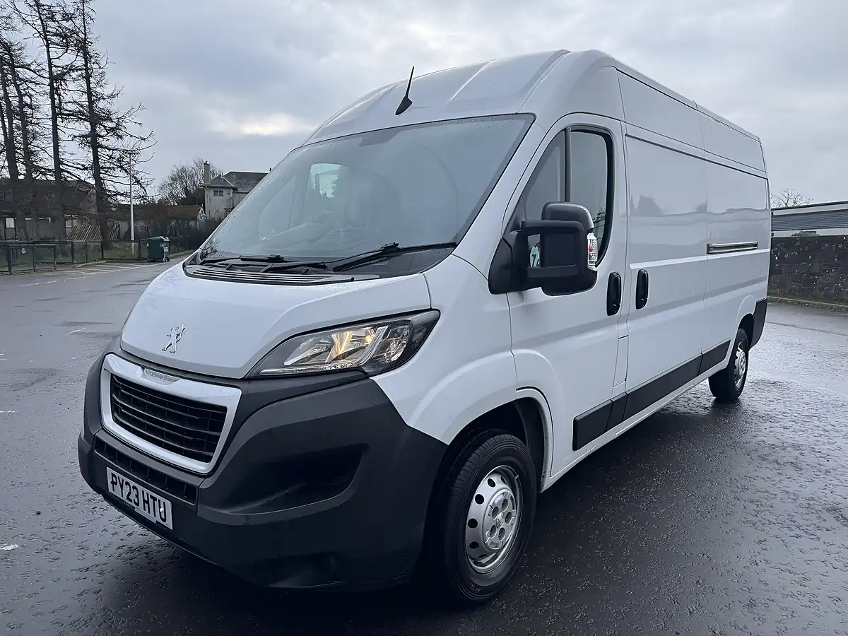 Used 2023 Peugeot Boxer Professional Premium + White - Interior and Exterior details 3