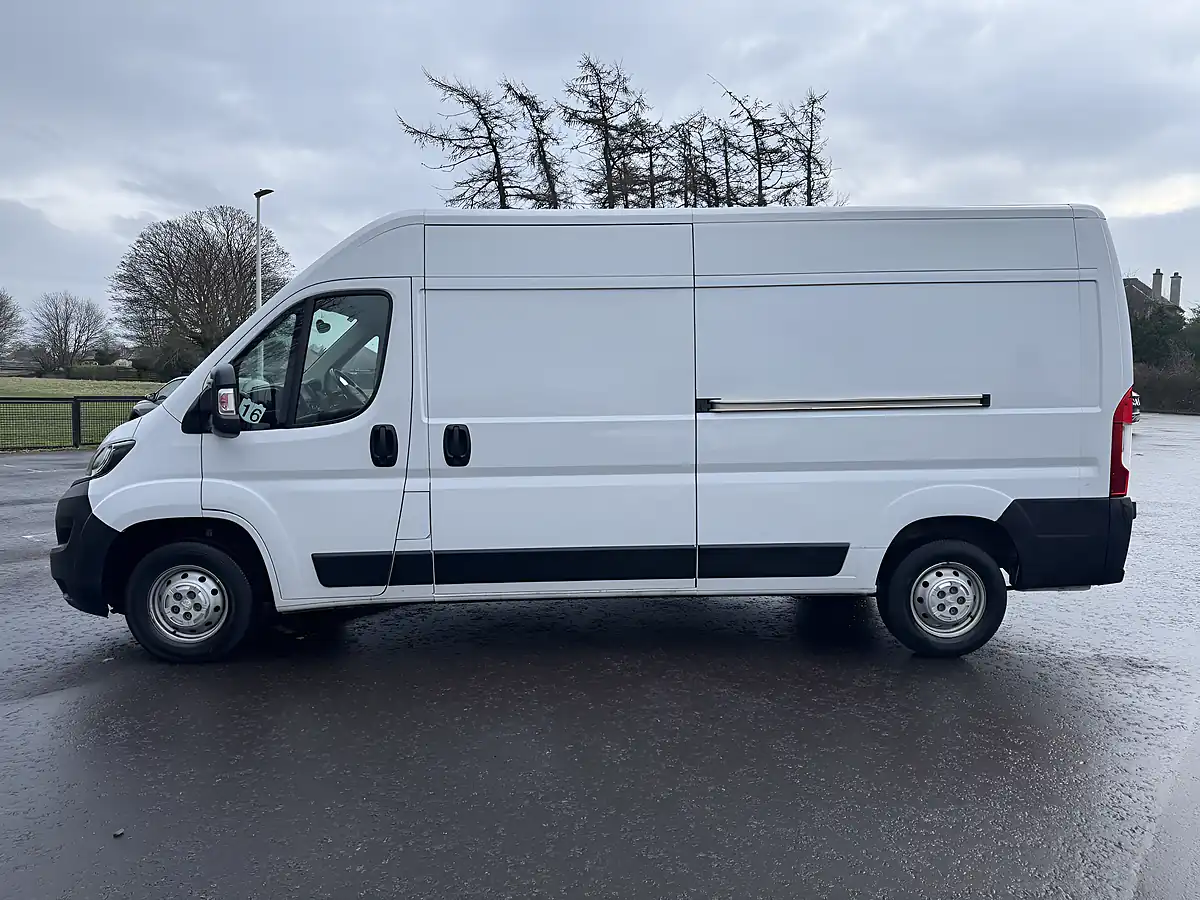 Used 2023 Peugeot Boxer Professional Premium + White - Interior and Exterior details 4
