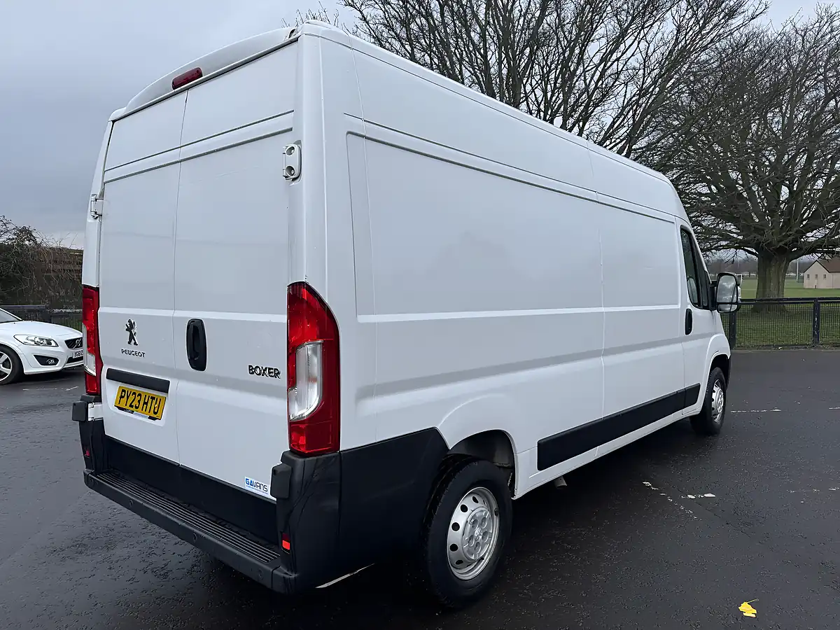Used 2023 Peugeot Boxer Professional Premium + White - Interior and Exterior details 7