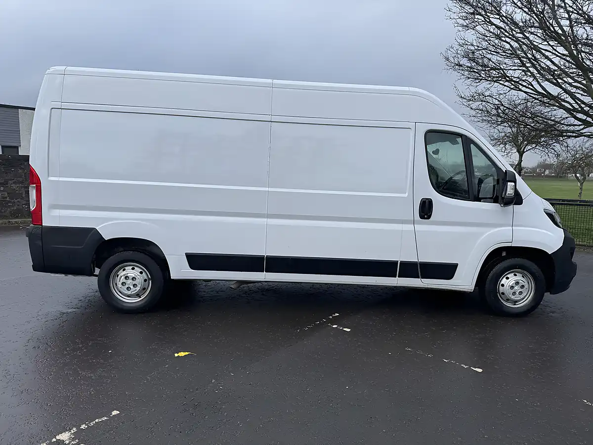 Used 2023 Peugeot Boxer Professional Premium + White - Interior and Exterior details 8