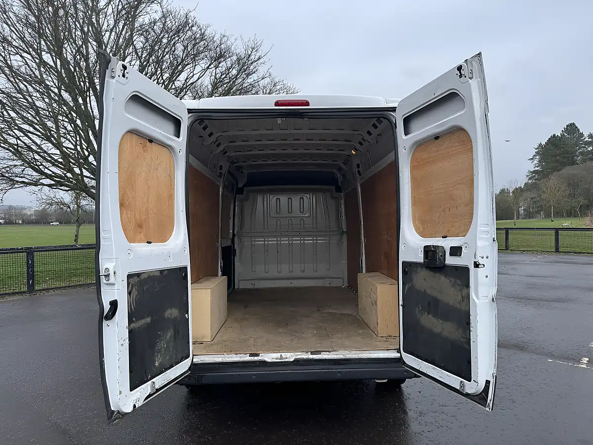 Used 2023 Peugeot Boxer Professional Premium + White - Interior and Exterior details 9