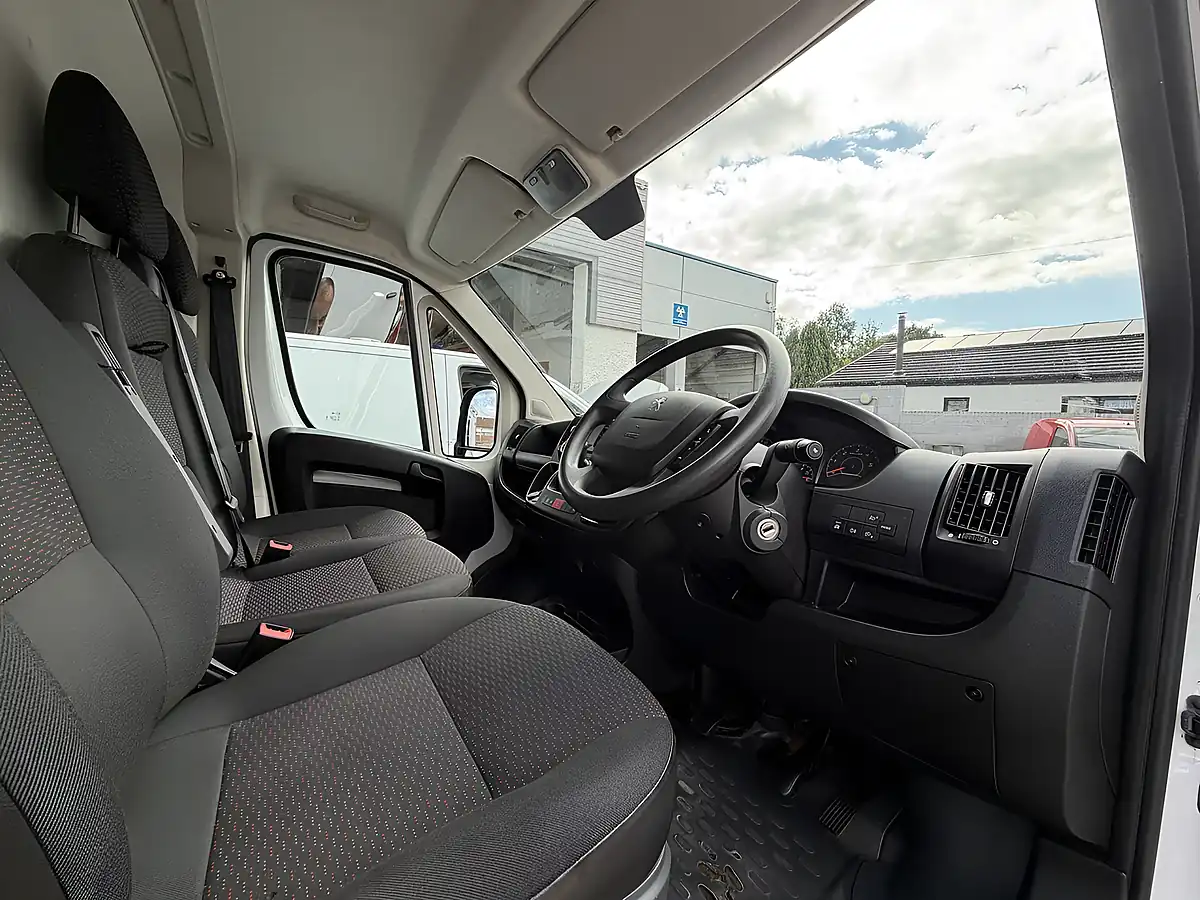 Used 2023 Peugeot Boxer Professional Premium White - Interior and Exterior details 2