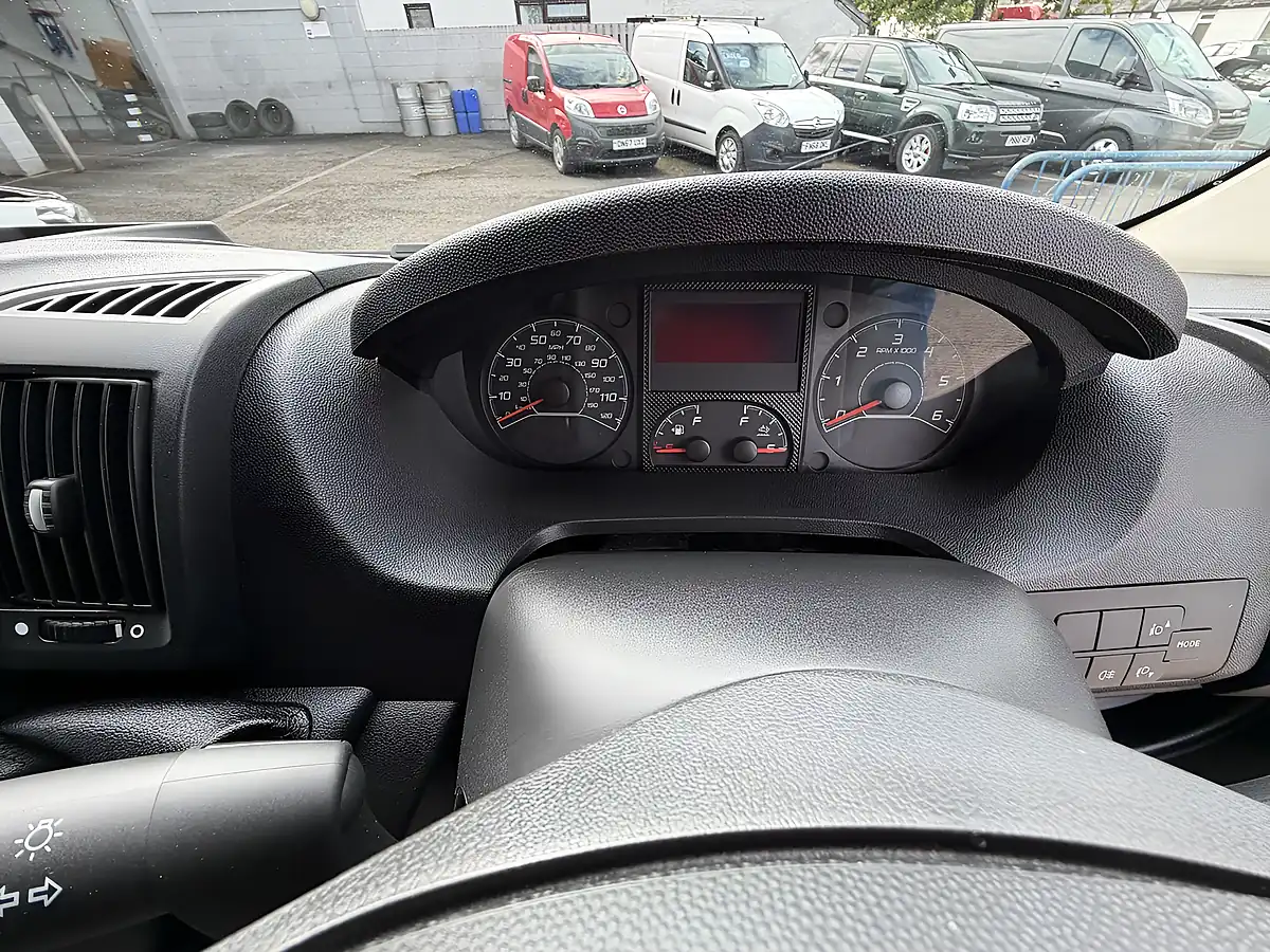 Used 2023 Peugeot Boxer Professional Premium White - Interior and Exterior details 3