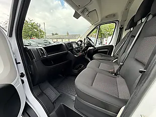 Used 2023 Peugeot Boxer Professional Premium White - Interior and Exterior details 7