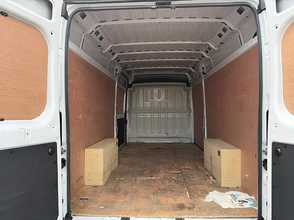 Used 2023 Peugeot Boxer Professional Premium White - Interior and Exterior details 9