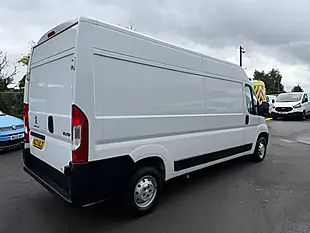 Used 2023 Peugeot Boxer Professional Premium + White - Interior and Exterior details 13