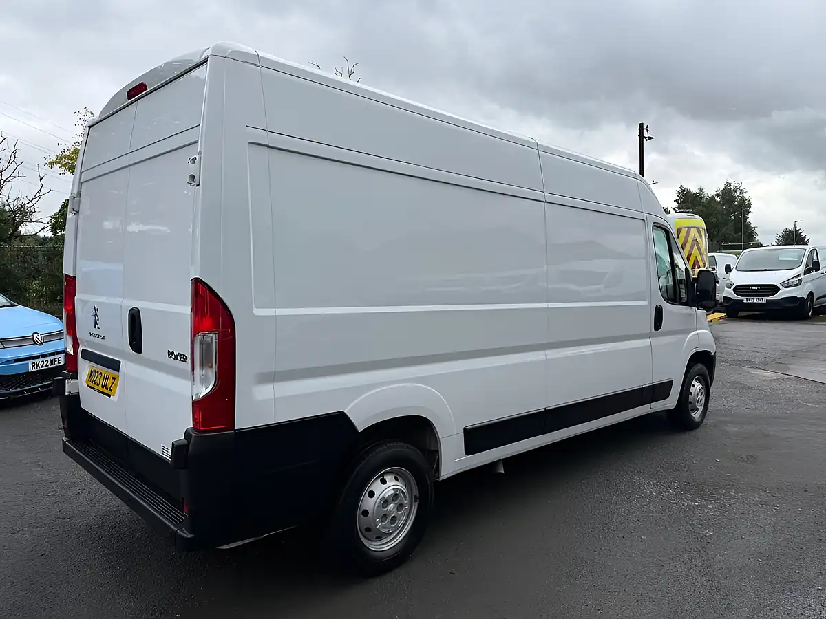 Used 2023 Peugeot Boxer Professional Premium + White - Interior and Exterior details 13
