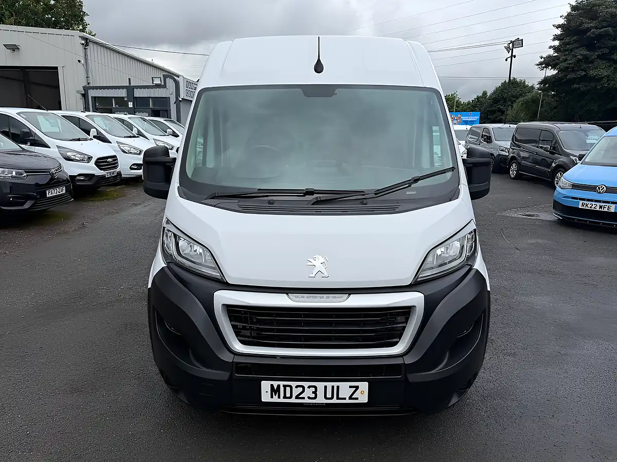 Used 2023 Peugeot Boxer Professional Premium + White - Interior and Exterior details 14