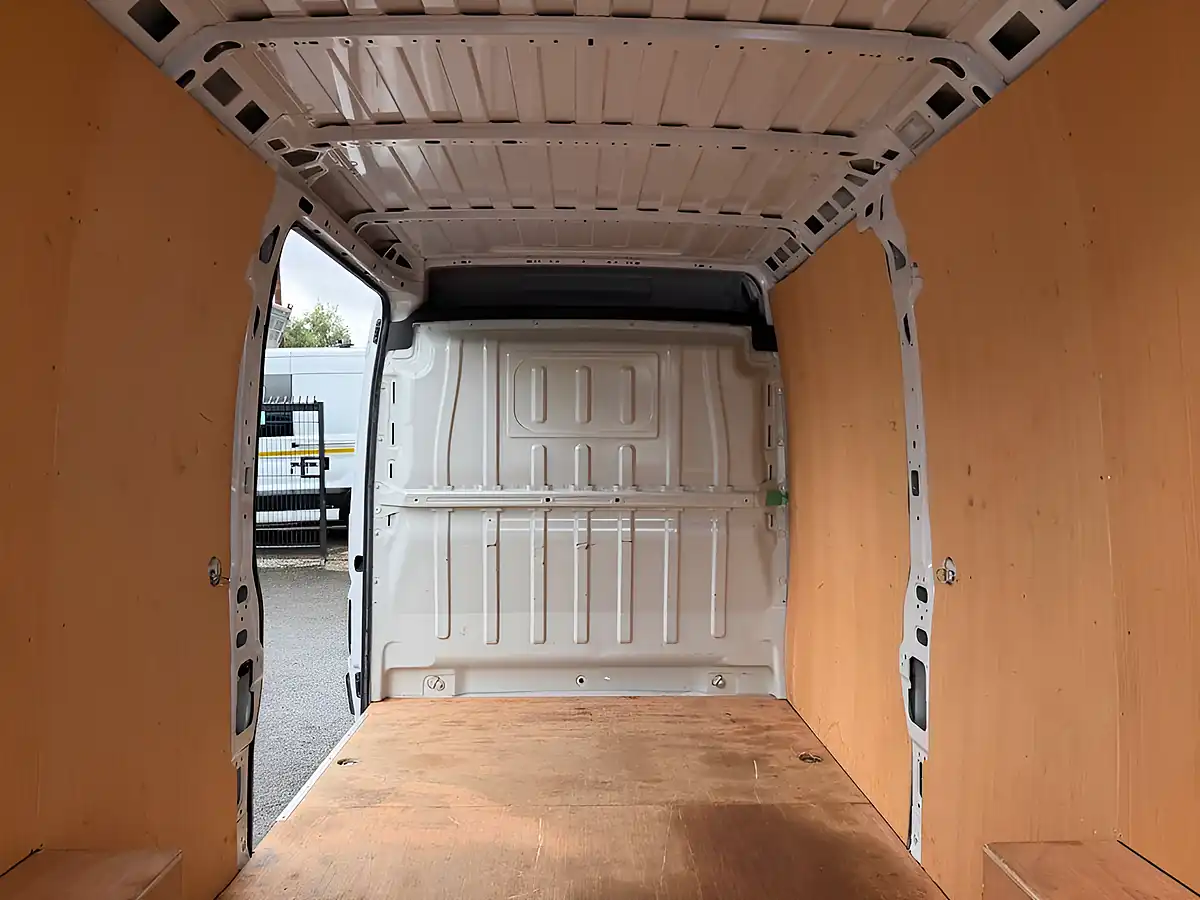 Used 2023 Peugeot Boxer Professional Premium + White - Interior and Exterior details 19