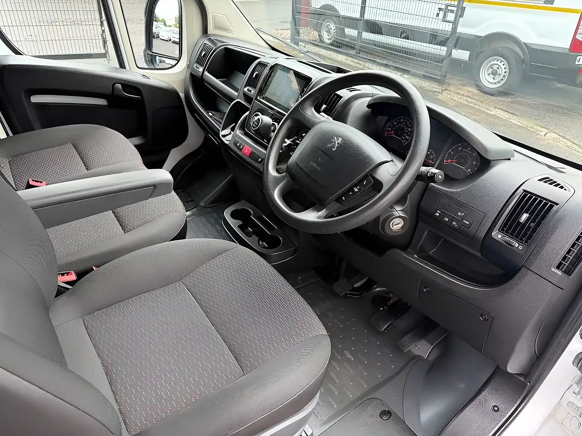 Used 2023 Peugeot Boxer Professional Premium + White - Interior and Exterior details 3